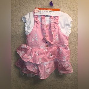 Wonder nation infant 4 piece set pink and white floral design size 12 months